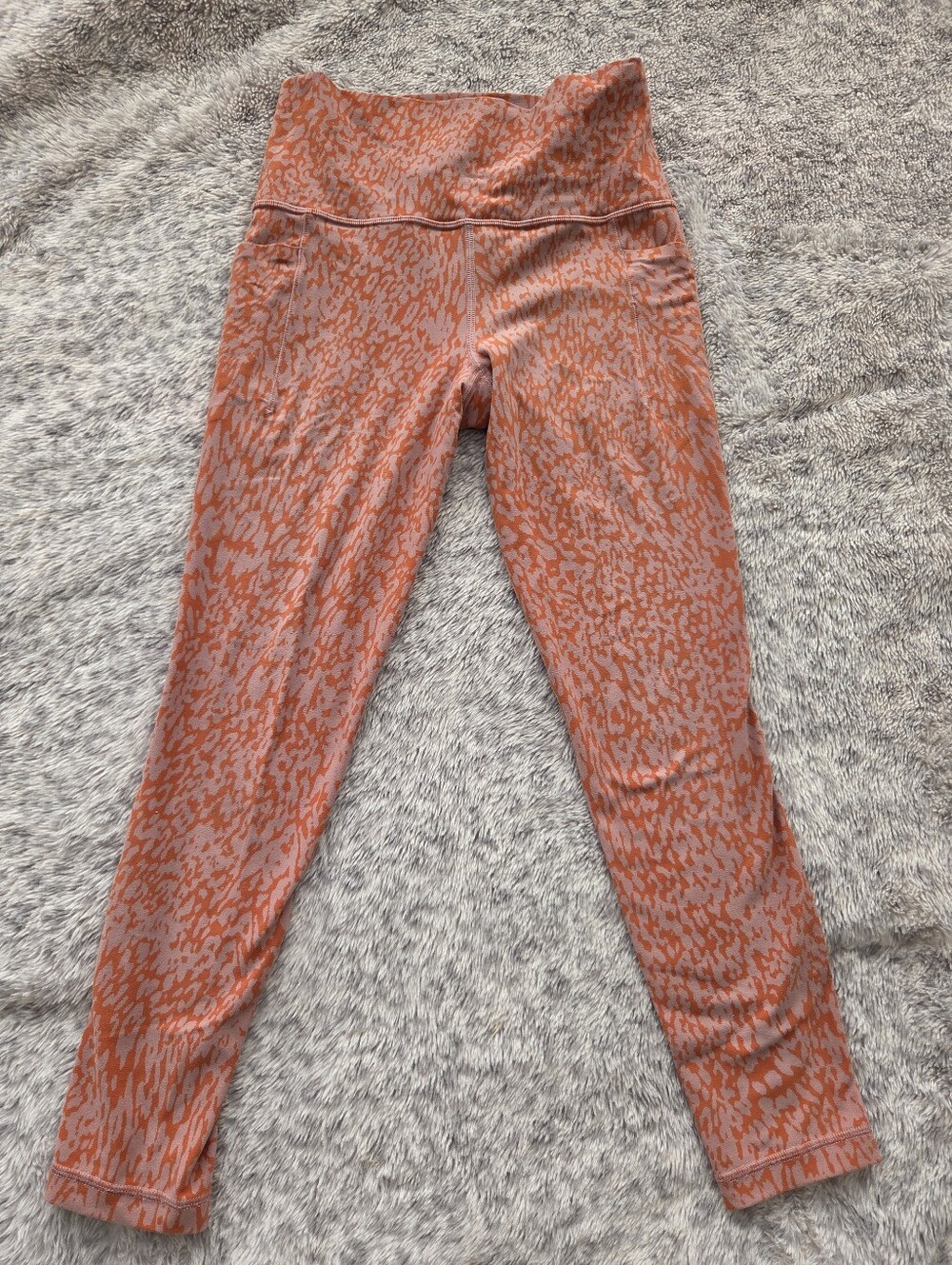 Athleta Salutation Stash Pocket II 7/8 Tight Ocelot Spot Orange Pink Small [1, 2